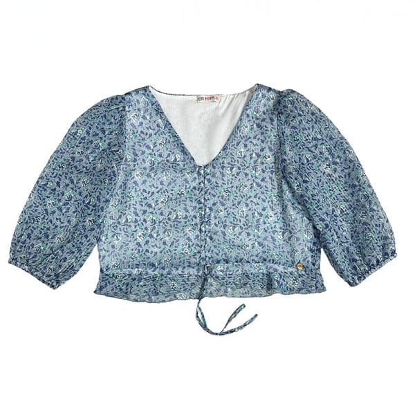 blusa escote pico y manga francesa con forro interior del cuerpo con tejido estamplado en tonos azules, verdes y blancos con lúrex dorado y plateado