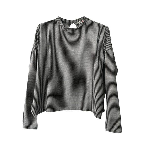 camiseta oversize rayas gris y negra