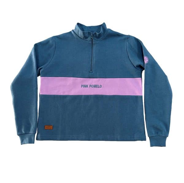 sudadera color teja con cremallera media y pieza en frontal en marino con bordado pink pomelo en pieza y rodaja de pomelo en manga izquierda